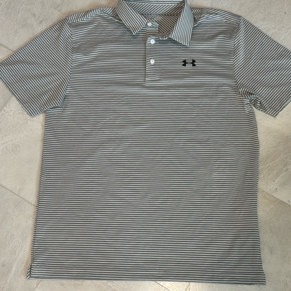 Men’s M Under Armour golf shirt